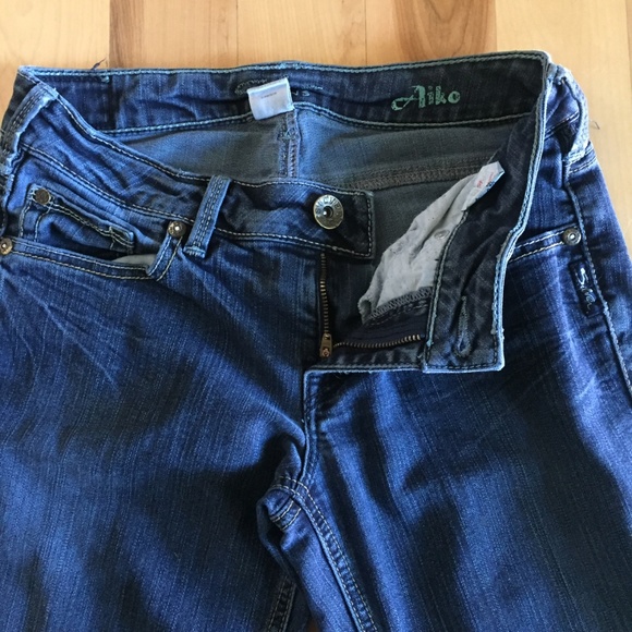 SILVER AIKO Mid-Rise Boot Cut Dark Jeans Stretch - Picture 4 of 8